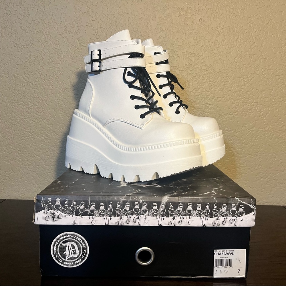 DEMONIA White Shaker-52 Ankle Boots Size 7